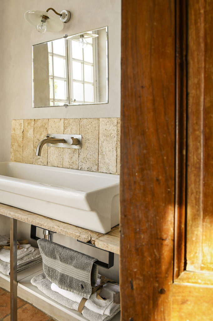 salle de bain décoration rustique maison Latour en Quercy blanc