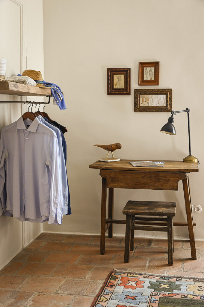 bureau dans chambre décoration rustique maison Latour en Quercy blanc