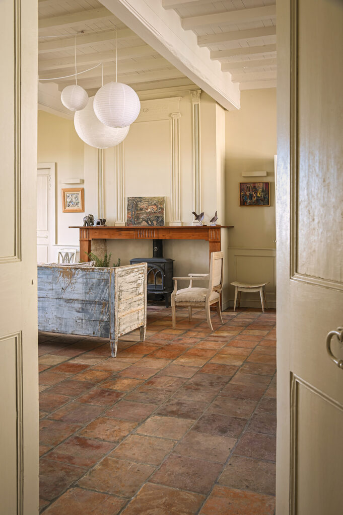 salon décoration rustique maison en pierres Latour en Quercy blanc