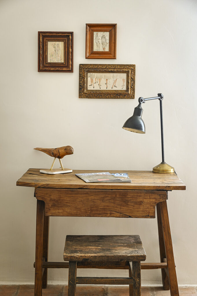bureau dans chambre décoration rustique maison en pierres Latour en Quercy blanc