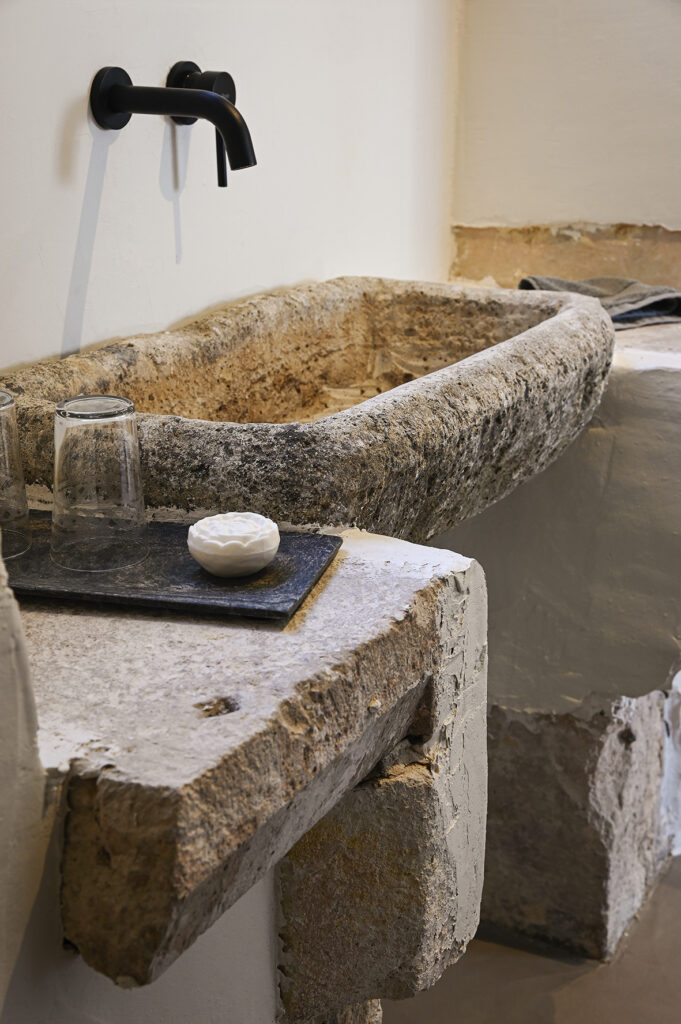 salle de bain décoration rustique maison Latour en Quercy blanc