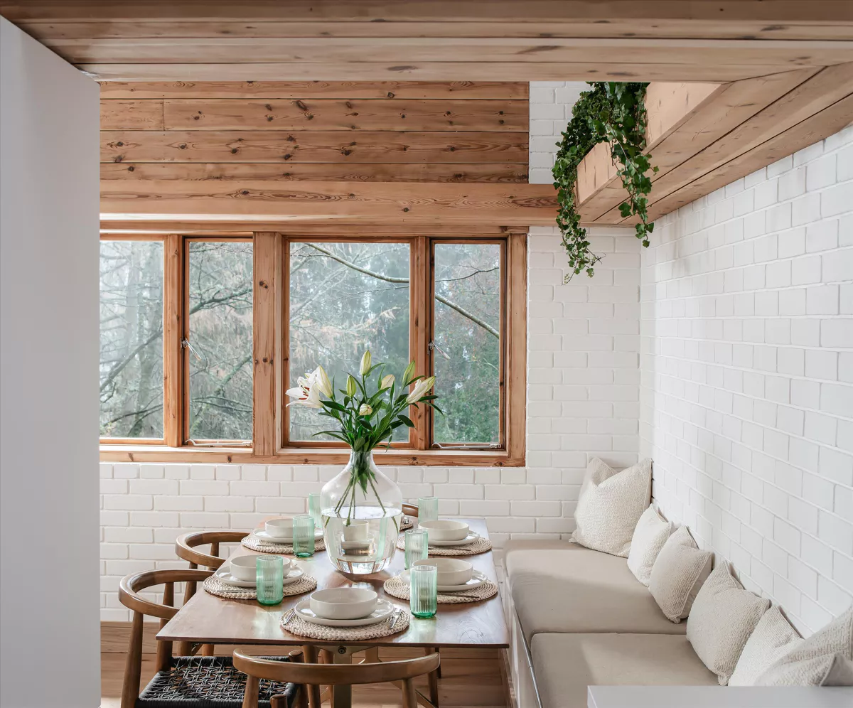 salle à manger briques blanches décoration contemporaine tons naturels