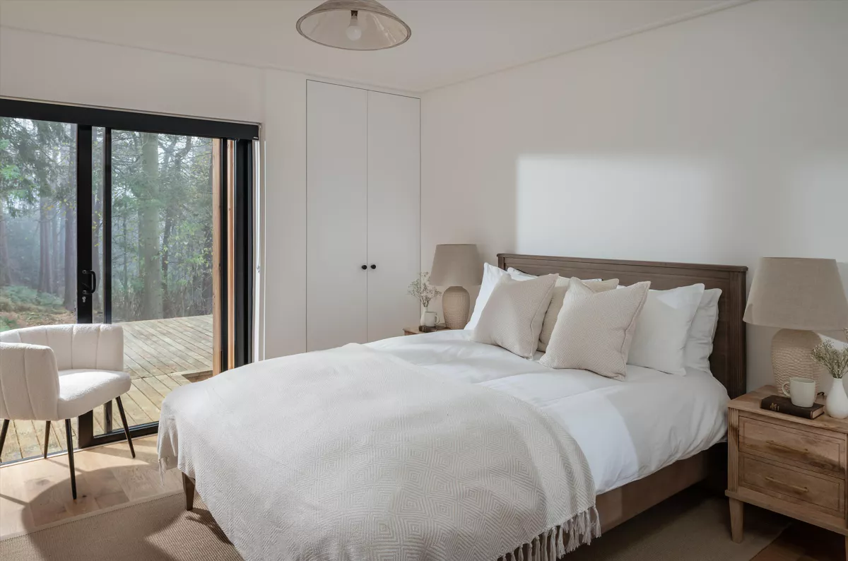chambre baies vitrées décoration contemporaine tons naturels