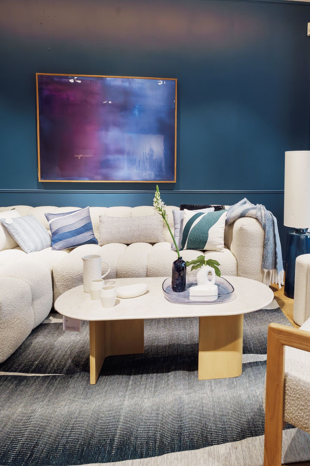 salon design murs bleus catalogue maisons du monde automne/hiver 2025/2026