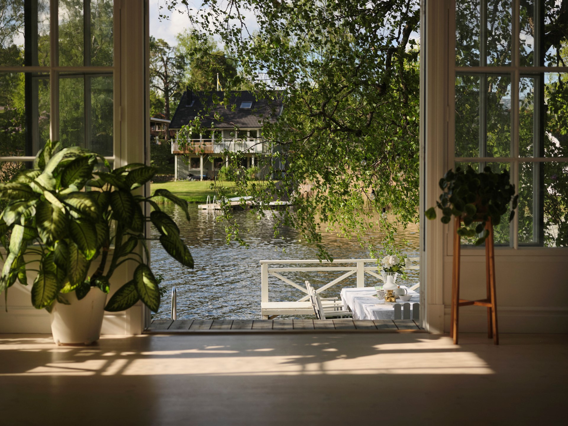 salon maison ancienne rénovée au bord de l salon maison ancienne rénovée au bord de l'eau Nacka Suède