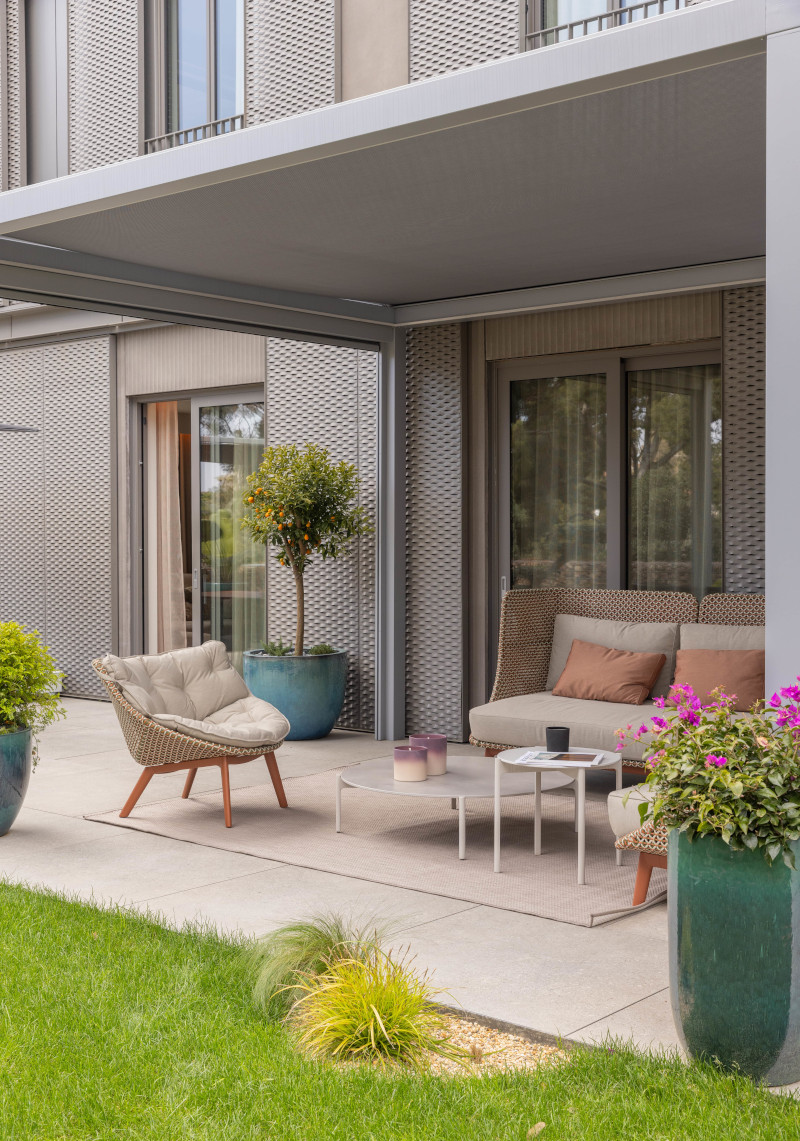 terrasse avec pergola acier appartement contemporain avec jardin paysagé terrasse avec pergola acier appartement contemporain avec jardin paysagé