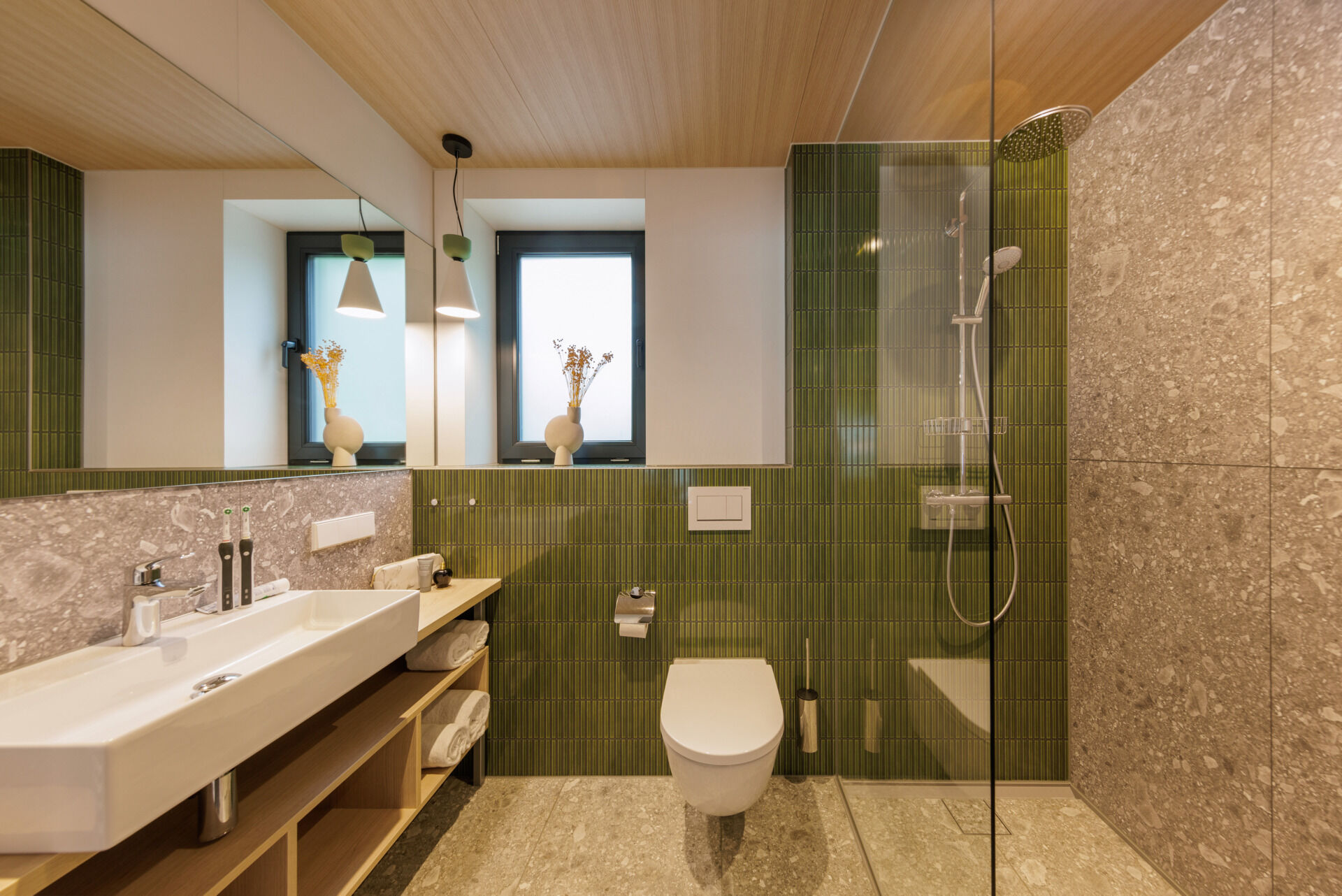 salle de bain bois et carrelage vert maison architecte Center Parcs salle de bain bois et carrelage vert maison architecte Center Parcs