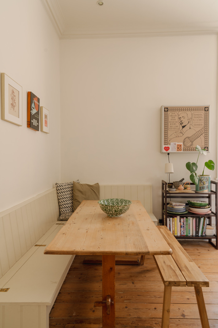 coin repas avec banc dans cuisine maison de ville victorienne Angleterre