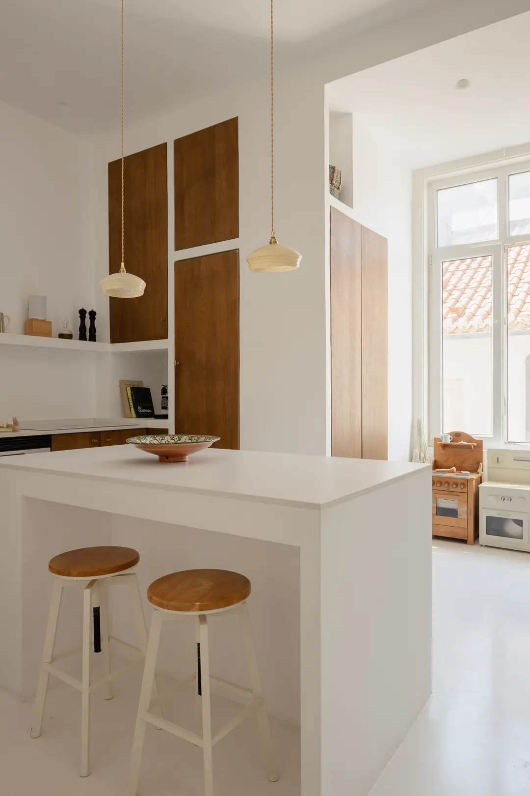 cuisine minimaliste bois et blanc appartement ancien rénové