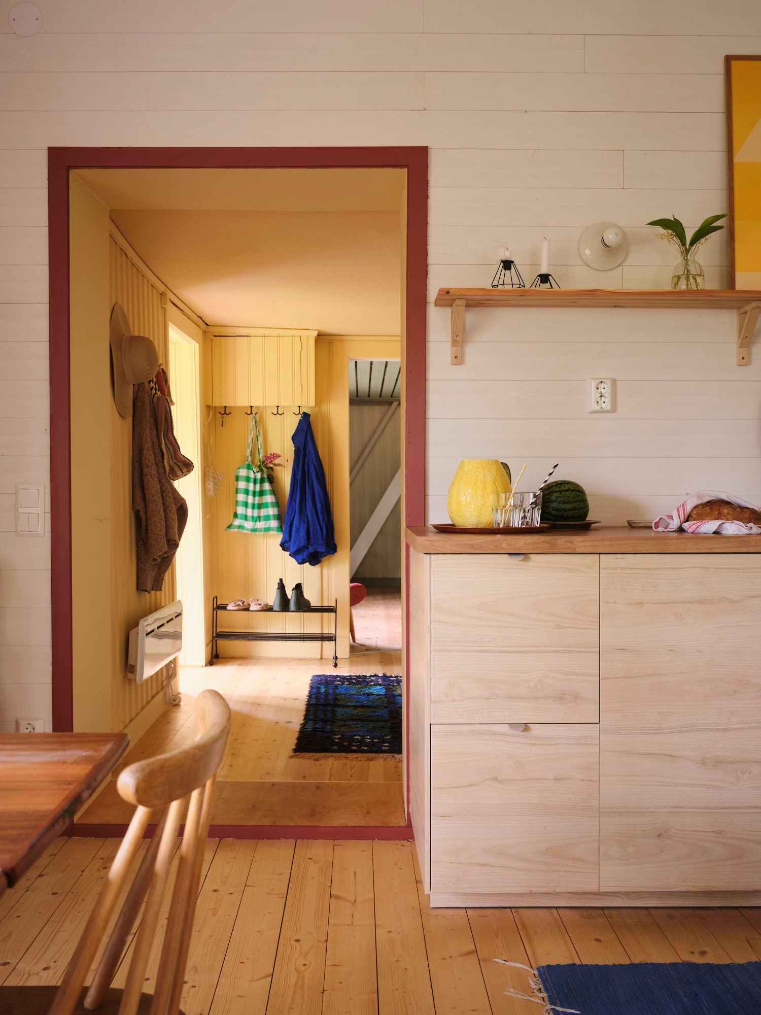 salle à manger et cuisine décoration scandinave maison rouge en bois Suède salle à manger et cuisine décoration scandinave maison rouge en bois Suède