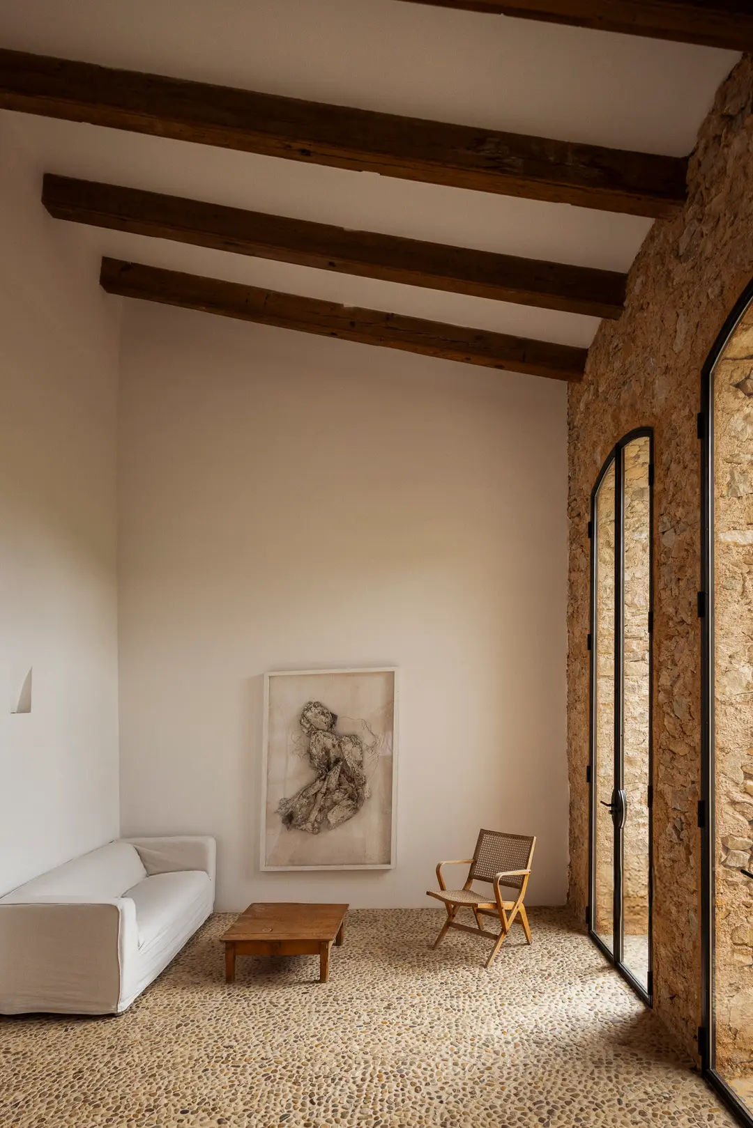 salon avec poutres maison en pierres Majorque Ses Aigos