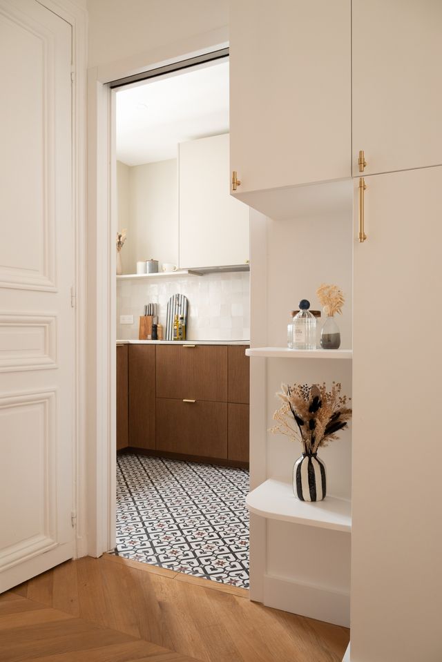 cuisine sol carreaux de ciment ancien appartement 66m2 Paris rénové © Cassandre Favaro cuisine sol carreaux de ciment ancien appartement 66m2 Paris rénové © Cassandre Favaro