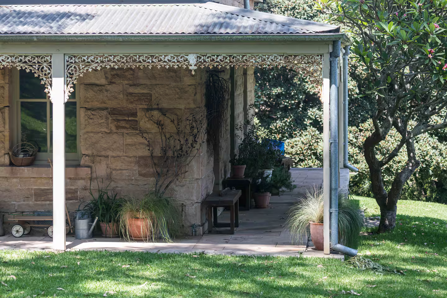 maison à la façade en grès décoration rustique chic Simpson Cottage Bundeena maison à la façade en grès décoration rustique chic Simpson Cottage Bundeena