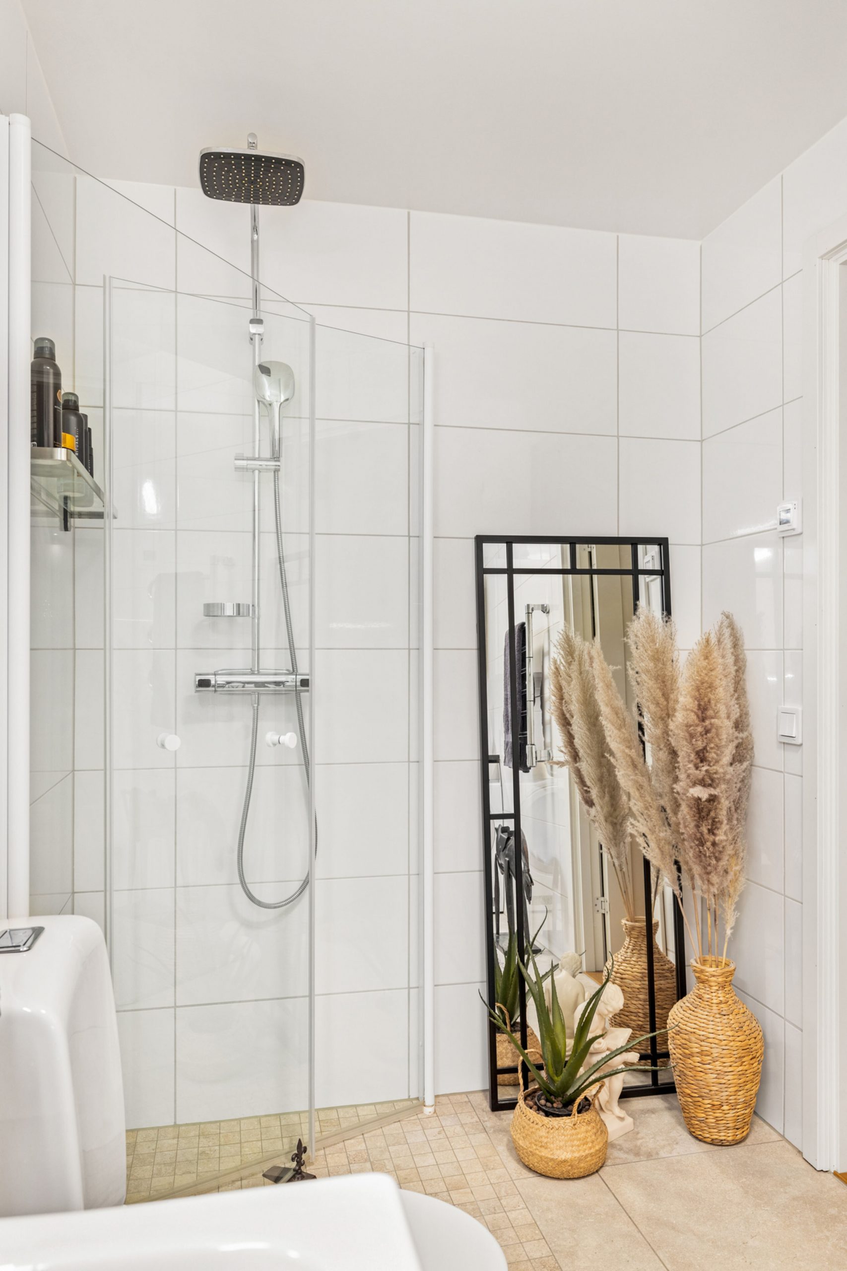 salle de bain blanche studio 35m2 décoration scandinave salle de bain blanche studio 35m2 décoration scandinave
