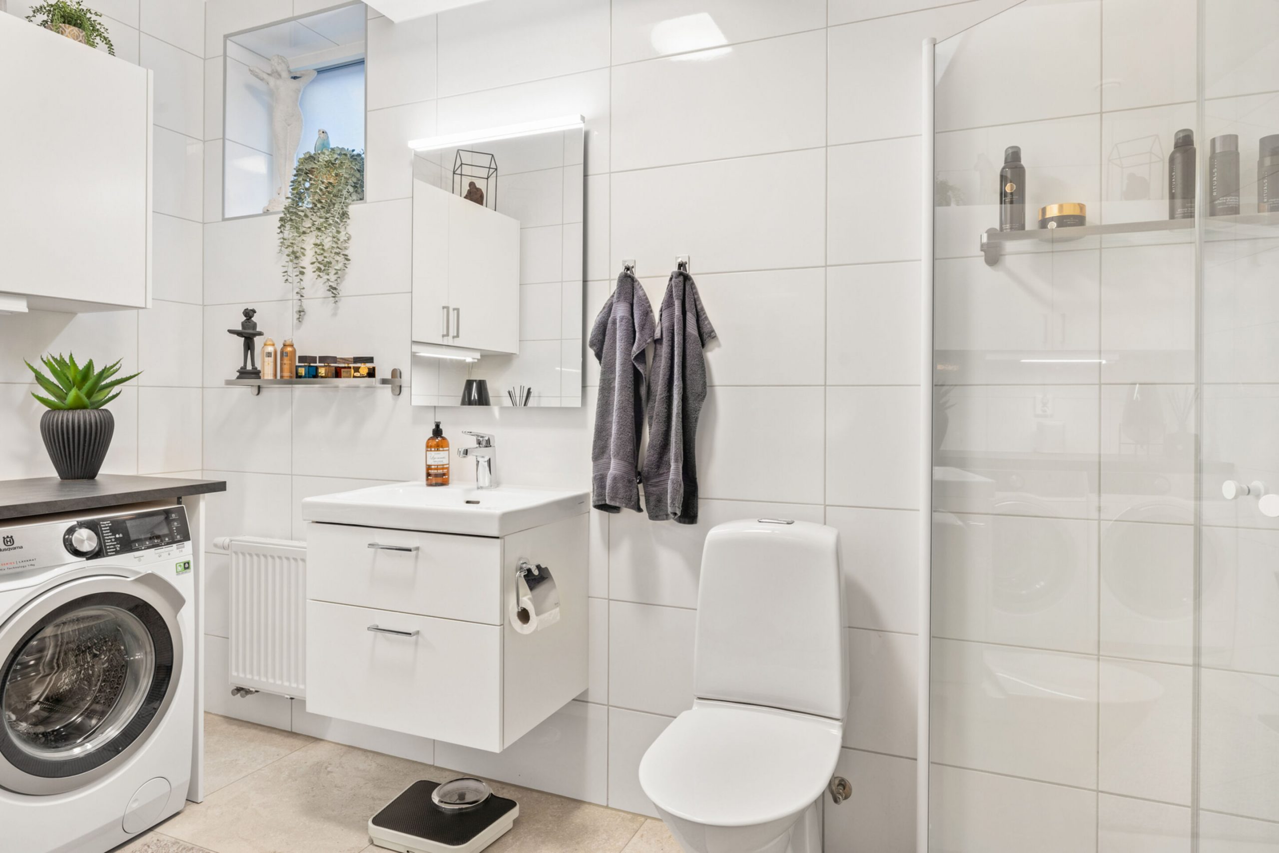 salle de bain blanche studio 35m2 salle de bain blanche studio 35m2