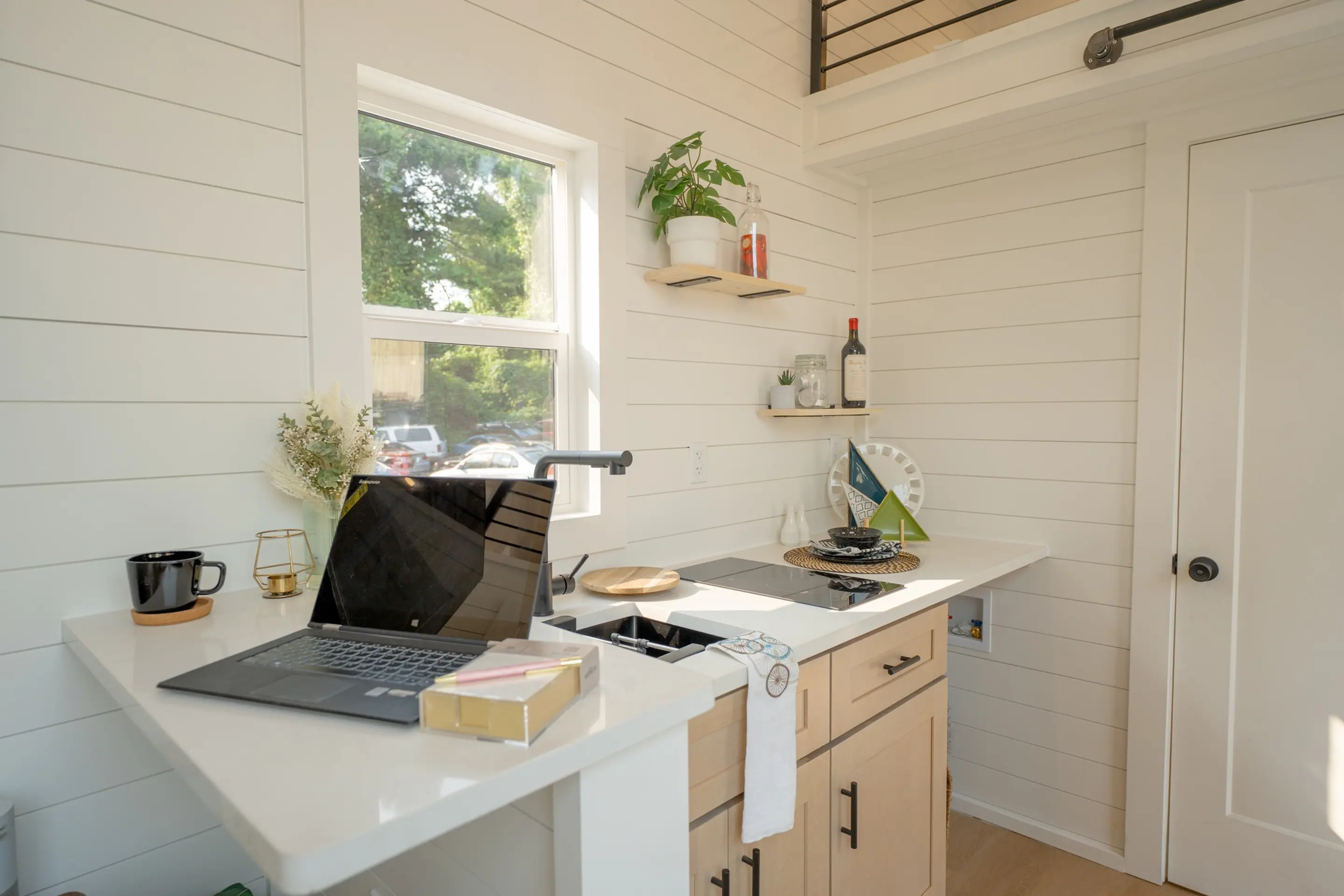 cuisine et espace bureau tiny house 19m2 cuisine et espace bureau tiny house 19m2