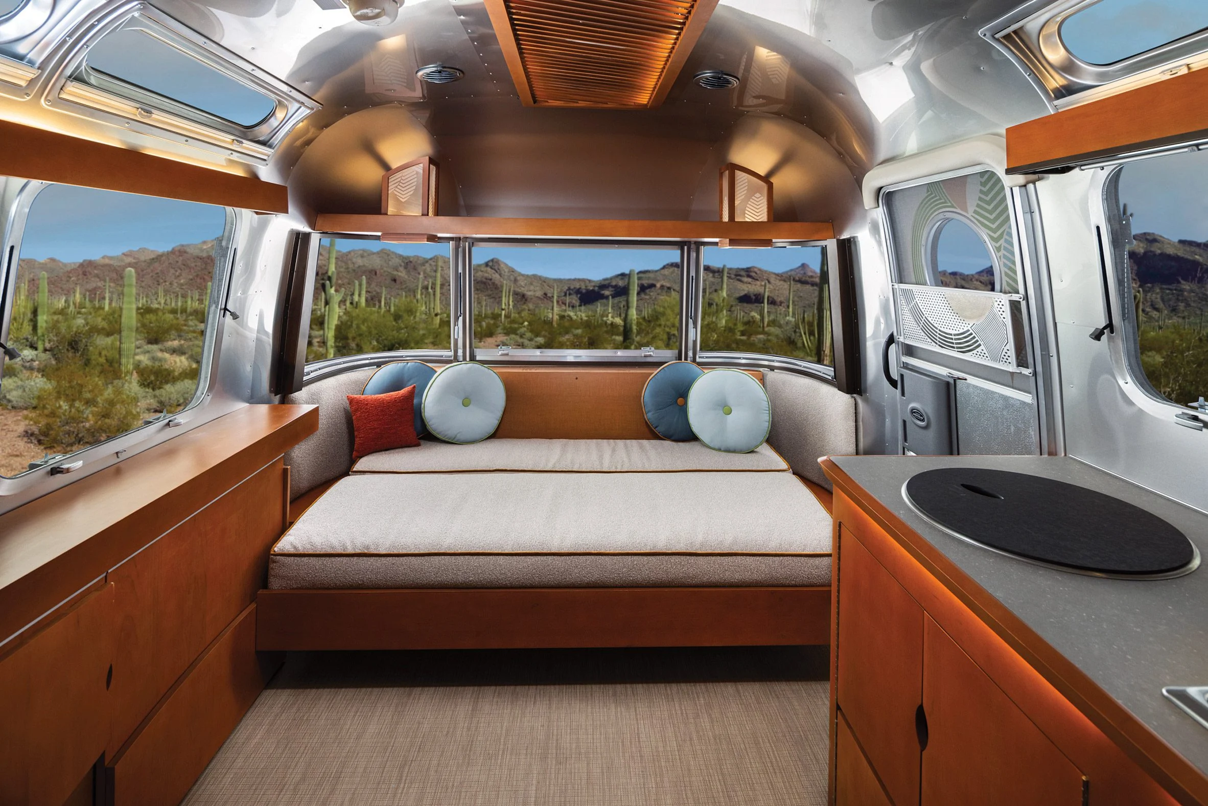 intérieur caravane Airstream collaboration Frank Lloyd Wright Foundation