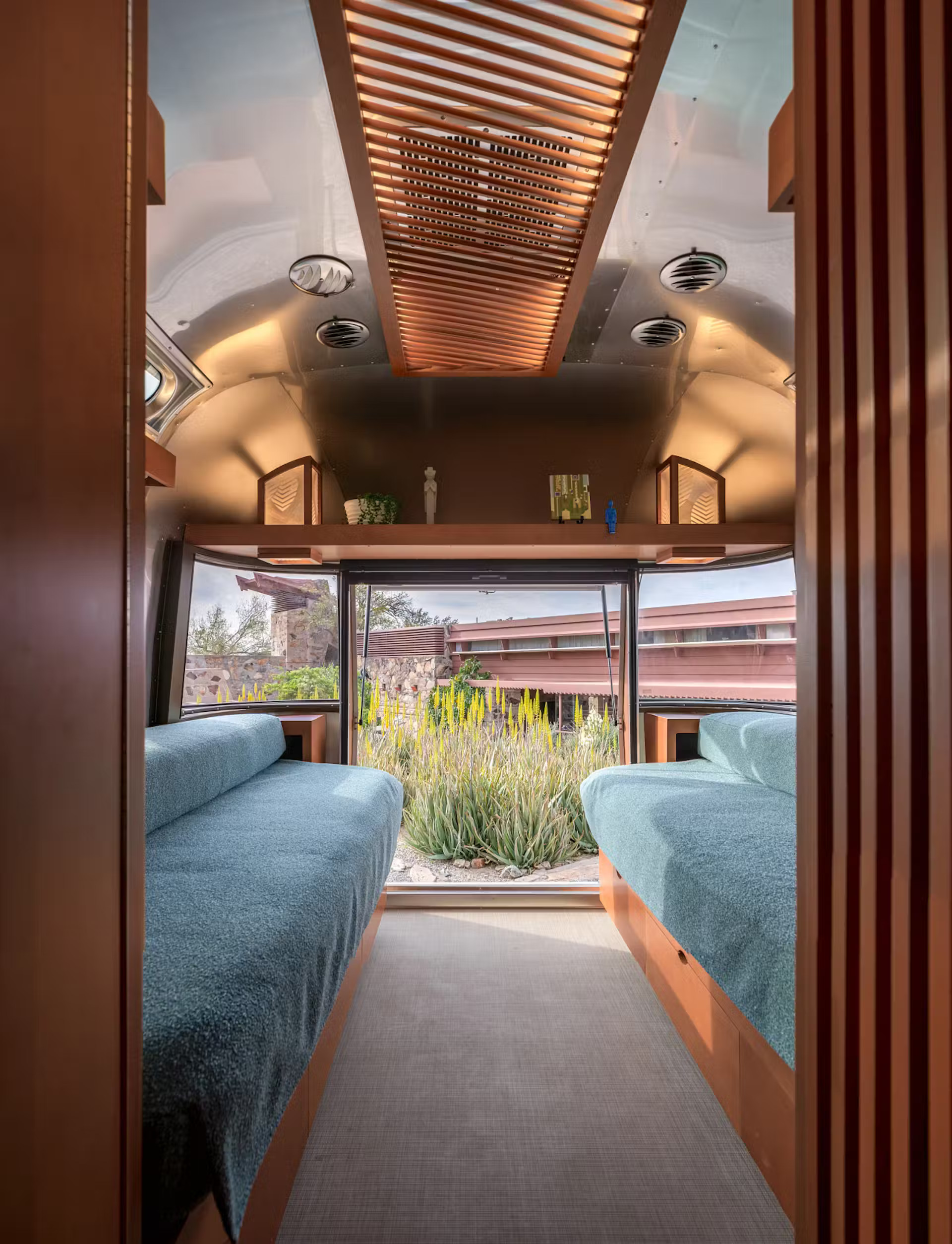 intérieur caravane Airstream collaboration Frank Lloyd Wright Foundation