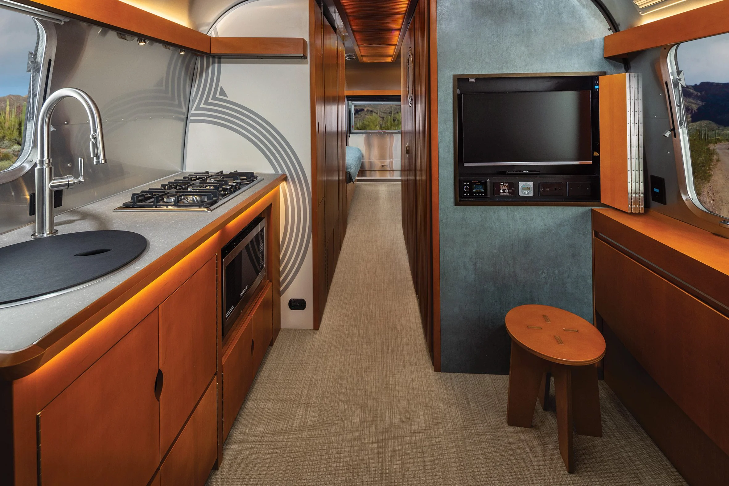 intérieur caravane Airstream collaboration Frank Lloyd Wright Foundation