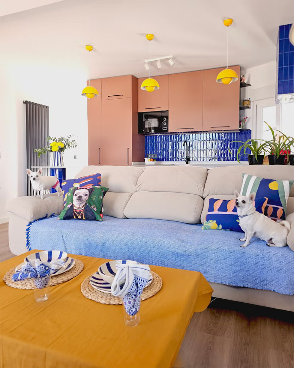 salon et cuisine appartement 70m2 décoration design et colorée