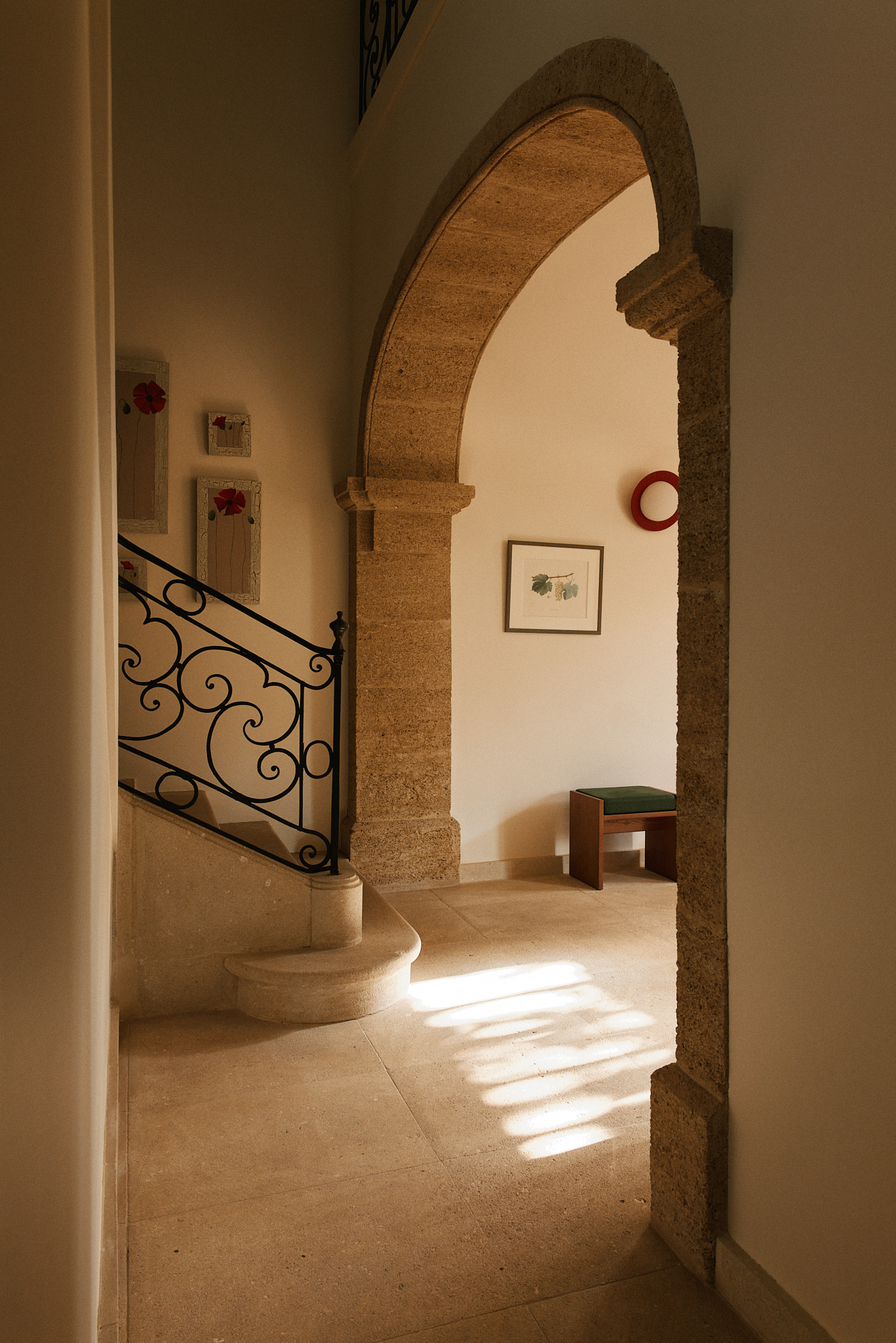 entrée escalier et pierre décoration contemporaine méditerranéenne Photo © Clément Gérard