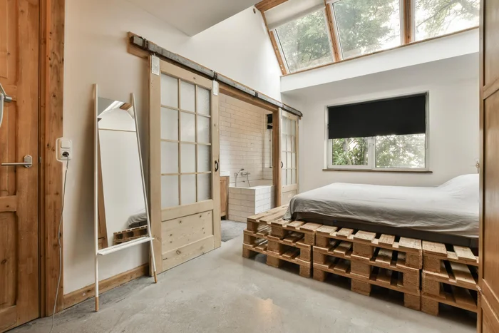 chambre lit palettes bois sol béton ciré