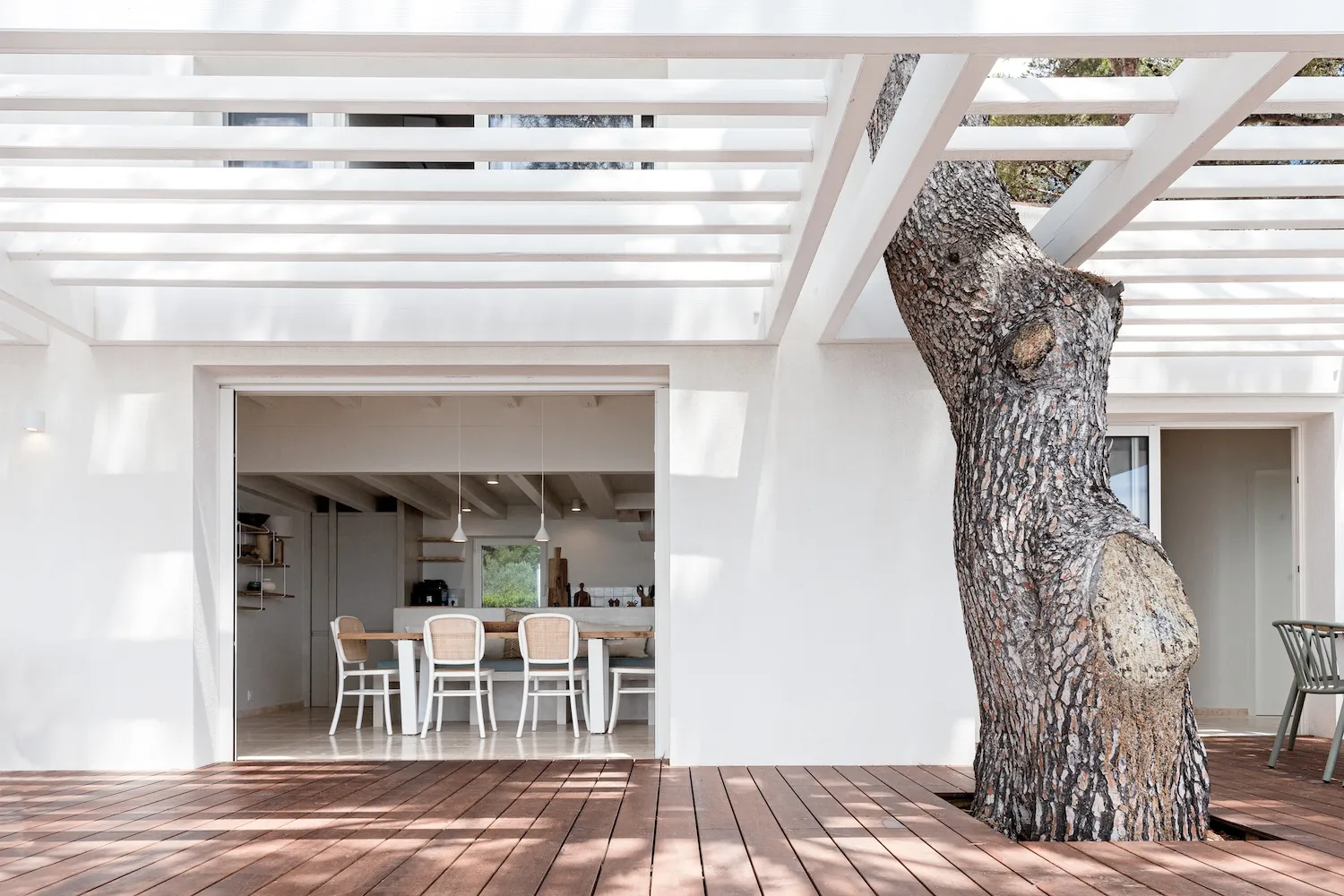 terrasse avec pergola maison bord de mer 46m2 Méditerranée