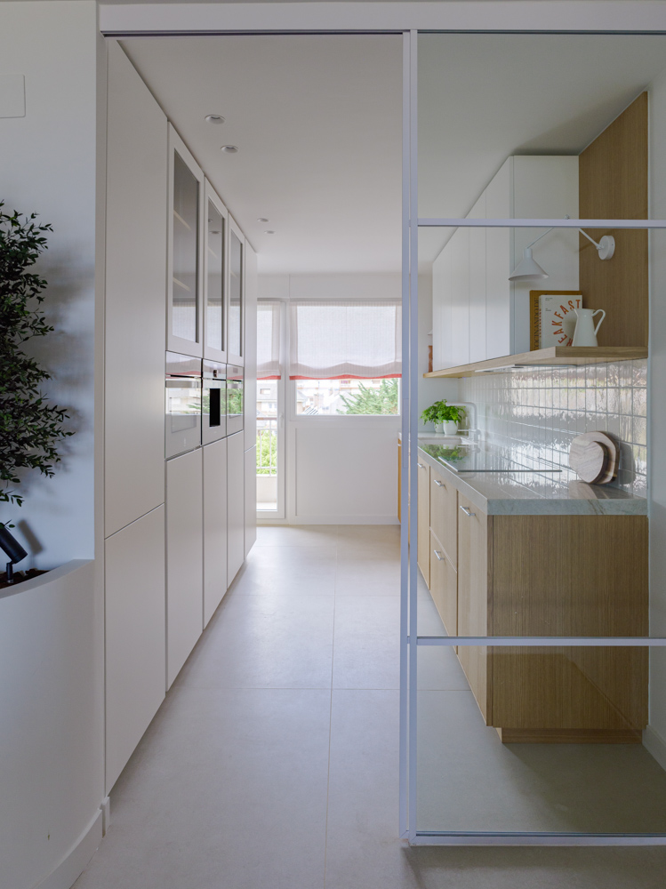 cuisine verrière blanche décoration contemporaine appartement bord de mer