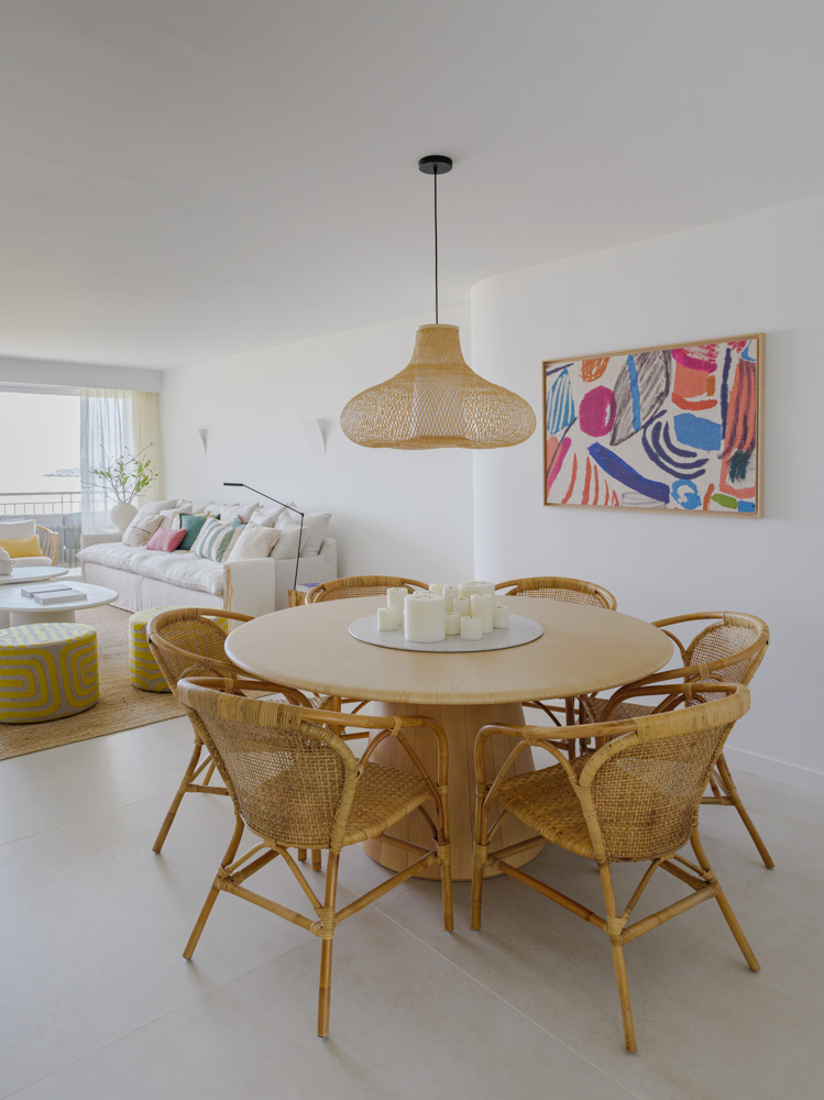 salle à manger et salon décoration contemporaine appartement bord de mer