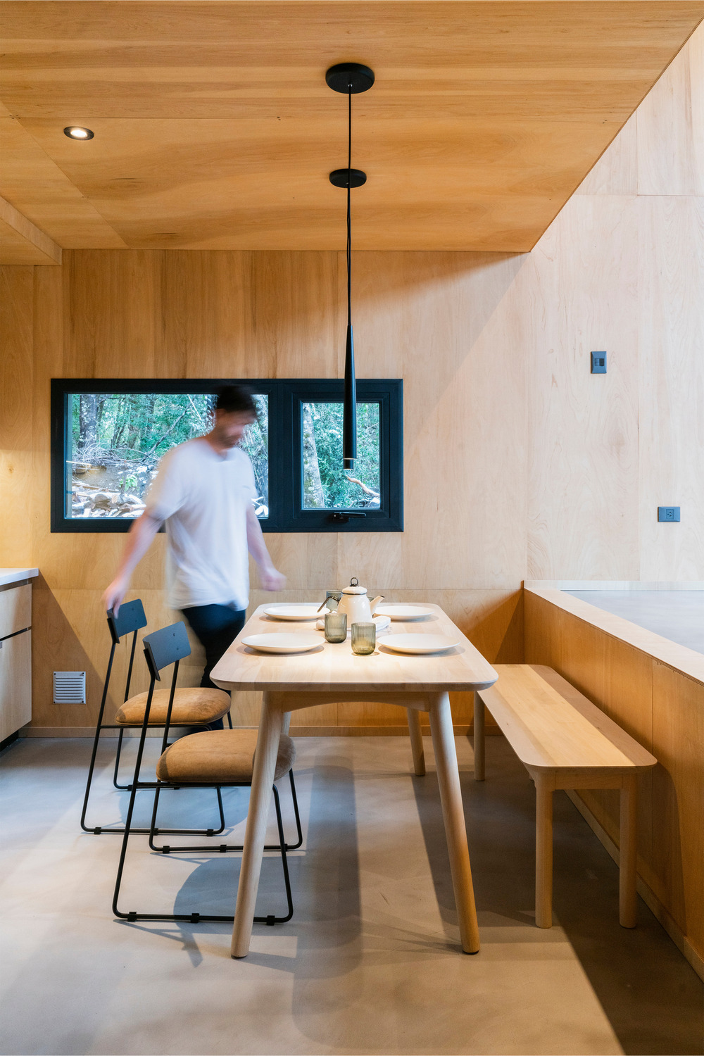 salle à manger avec banc murs bois décoration naturelle et design salle à manger avec banc murs bois décoration naturelle et design
