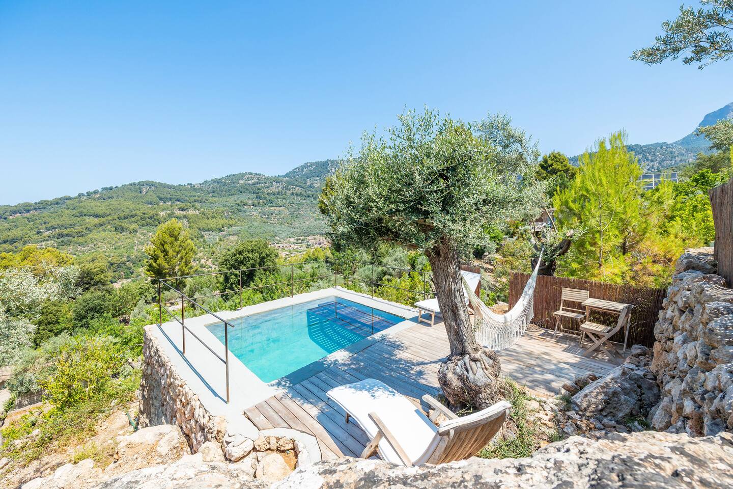 terrasse avec petite piscine moins de 10m2 maison en pierres Majorque Els Abats