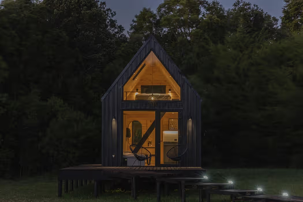 petite maison en bois noir de 18m2 cabane Auro