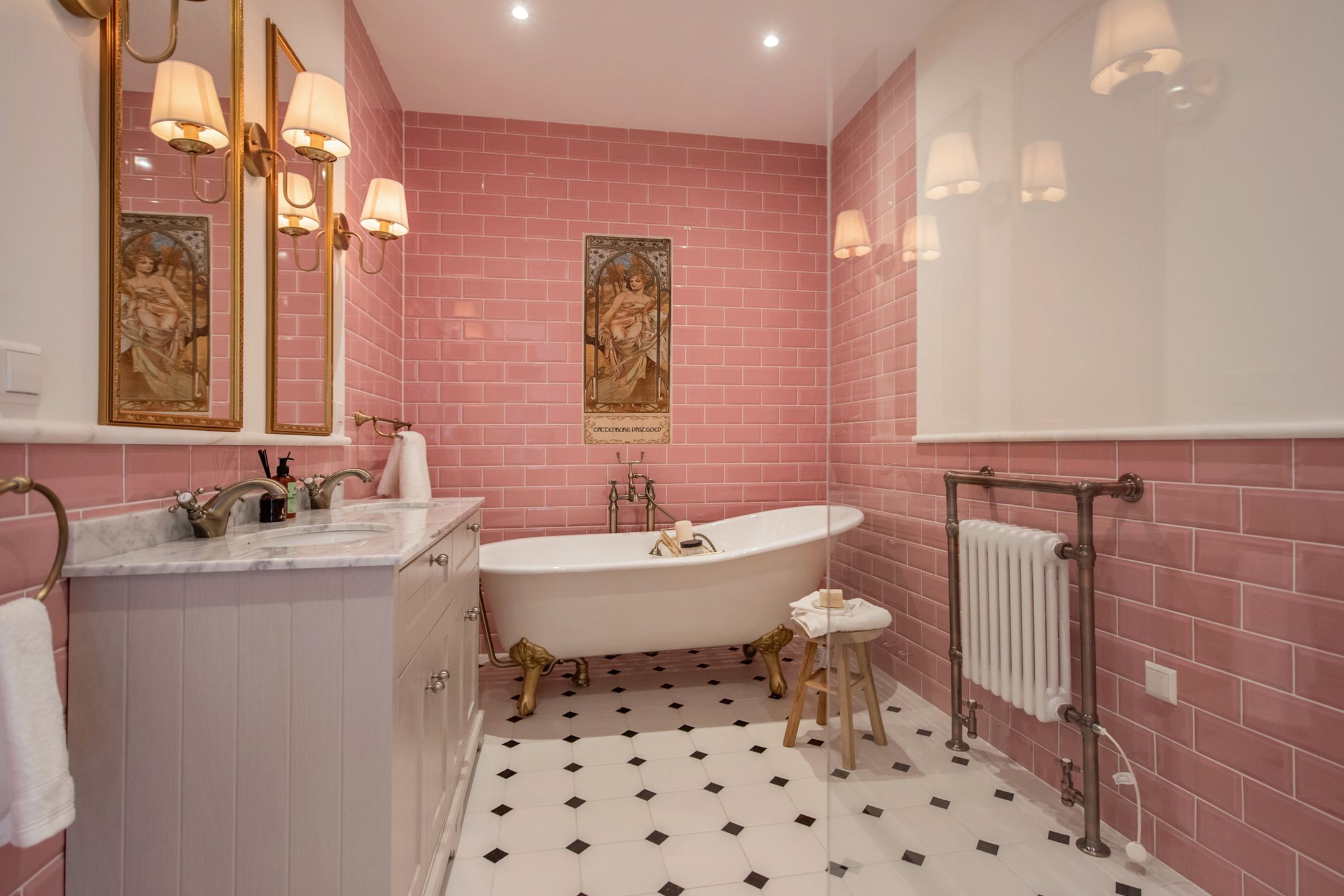 salle de bain rétro carrelage rose baignoire sur pieds pattes de lion carrelage cabochons salle de bain rétro carrelage rose baignoire sur pieds pattes de lion carrelage cabochons