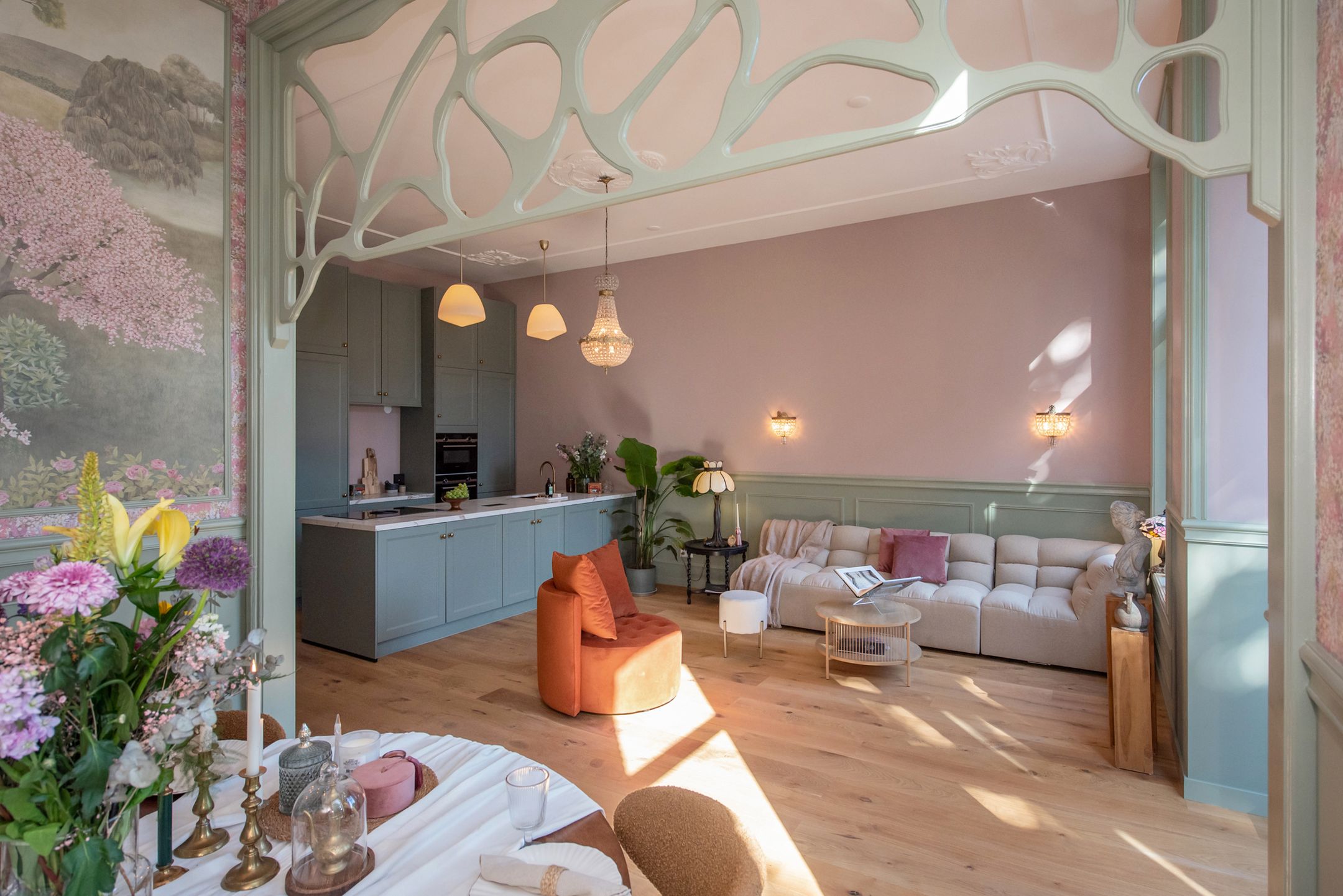 salle à manger et salon décoration rose et verte dans appartement Art Nouveau salle à manger et salon décoration rose et verte dans appartement Art Nouveau