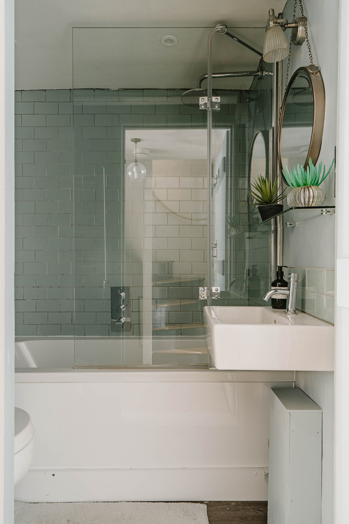salle de bain carrelage vert