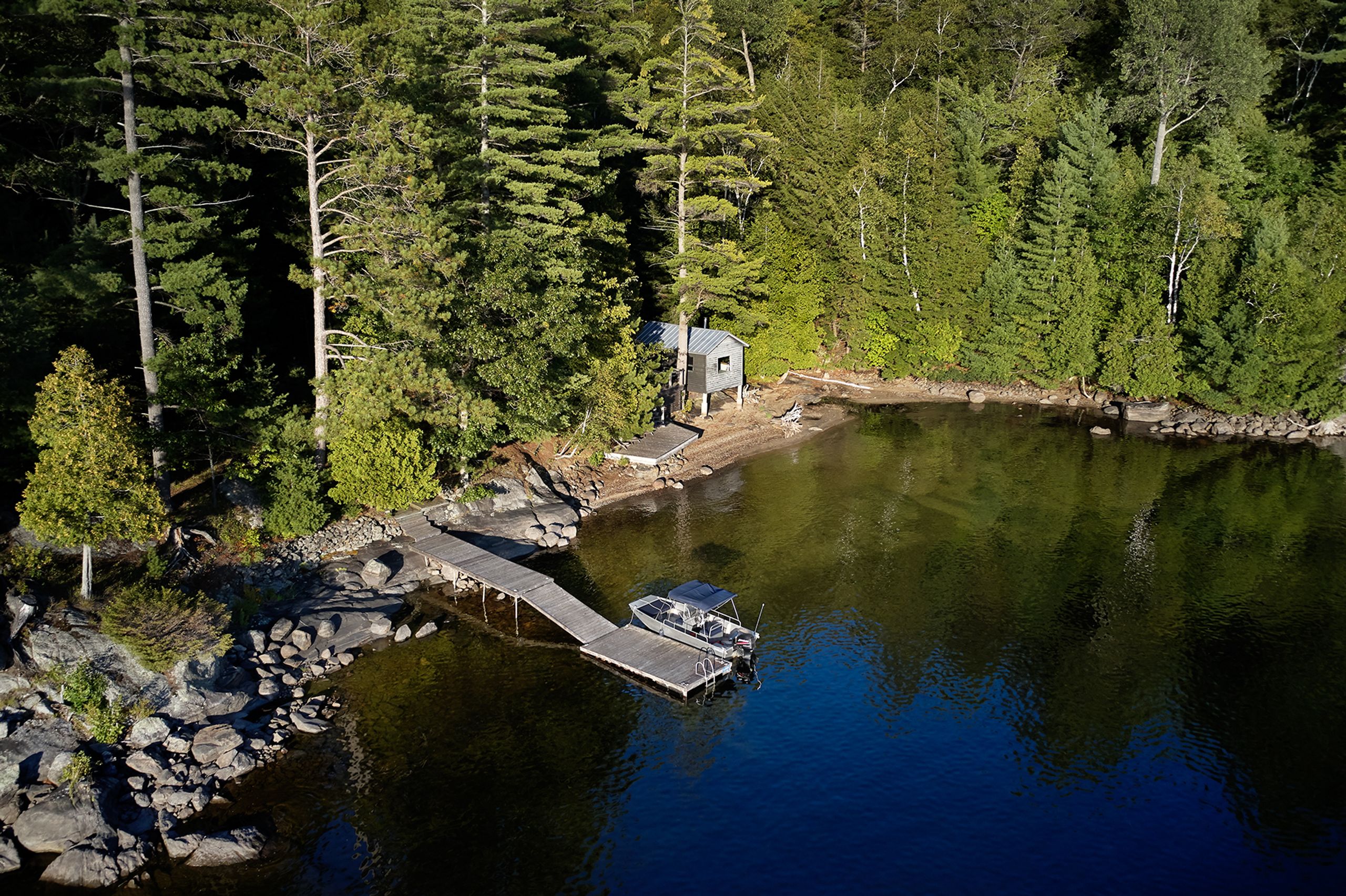 maison en bois hors réseaux bord de lac maison en bois hors réseaux bord de lac
