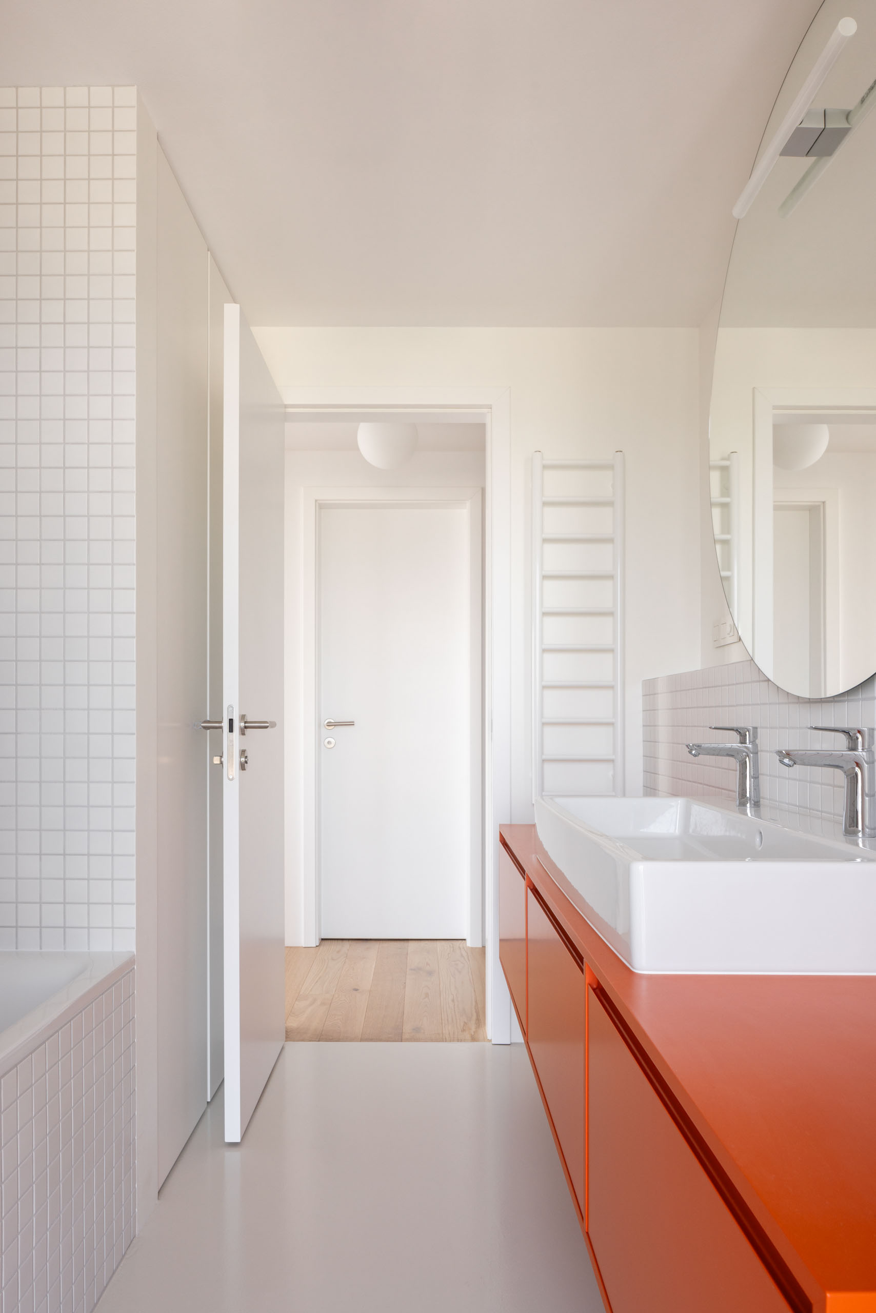 salle de bain design meuble vasque orange