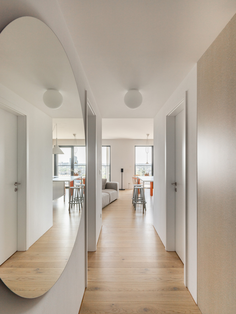 couloir avec miroir rond