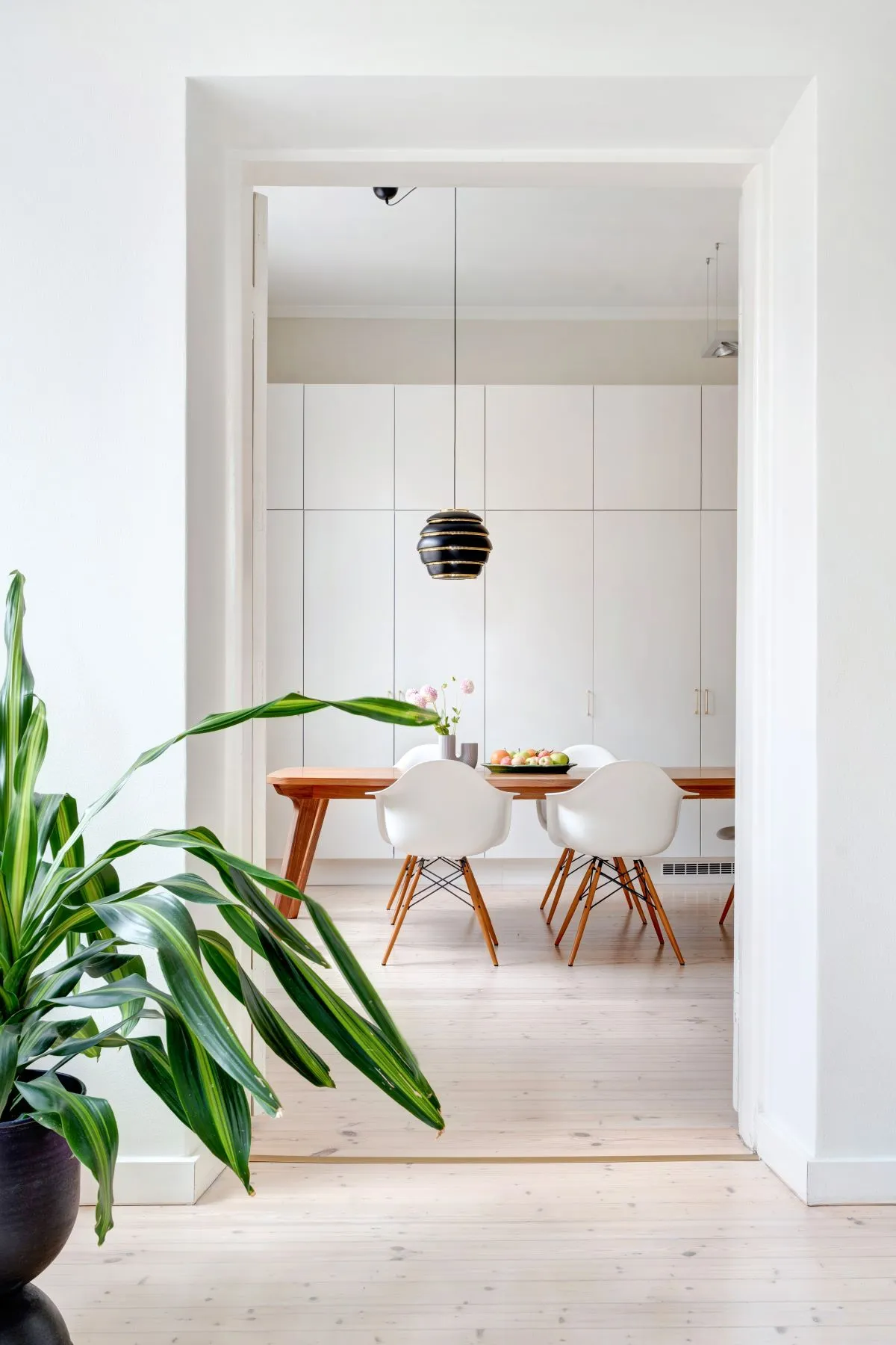 cuisine blanche avec salle à manger décoration design et minimaliste cuisine blanche avec salle à manger décoration design et minimaliste