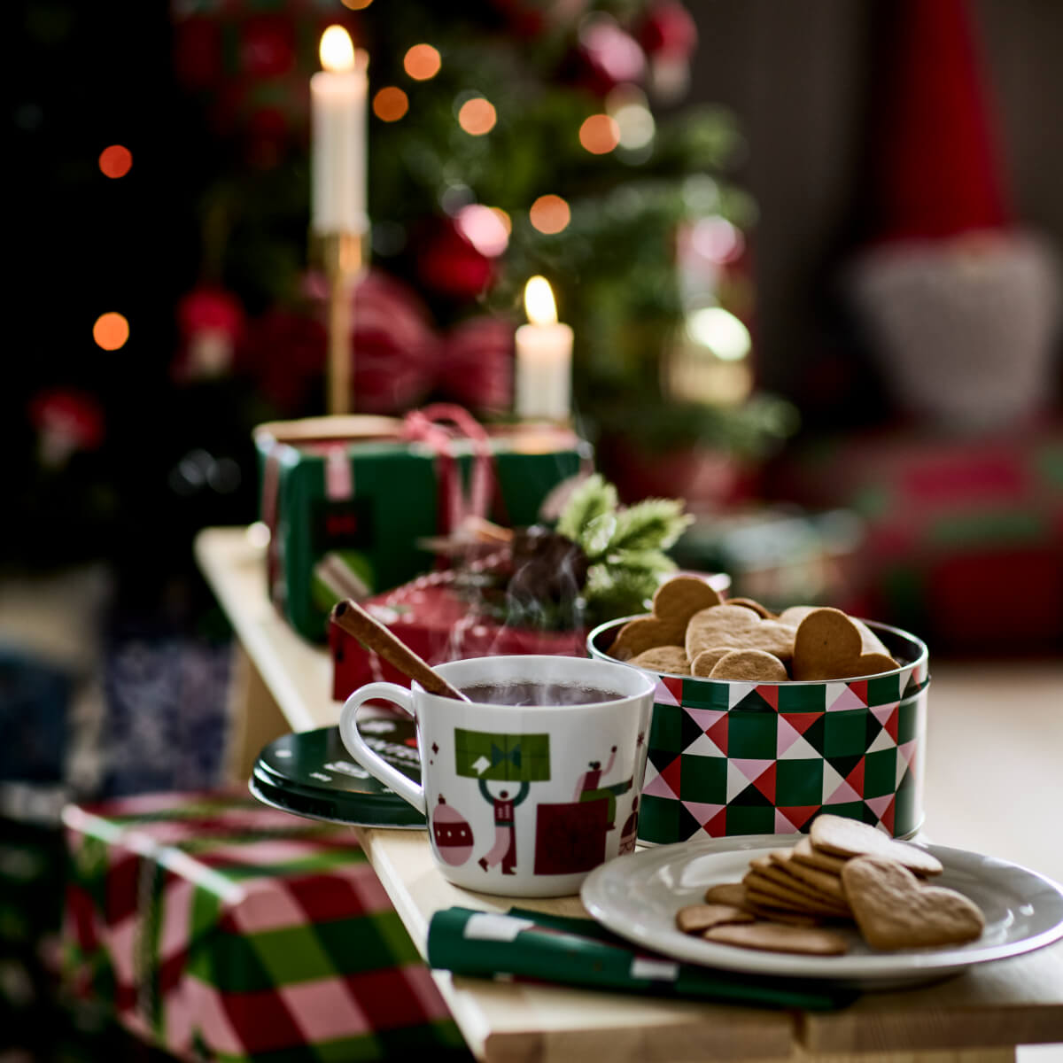 table avec vaisselle décoration IKEA pour Noël 2025 table avec vaisselle décoration IKEA pour Noël 2025
