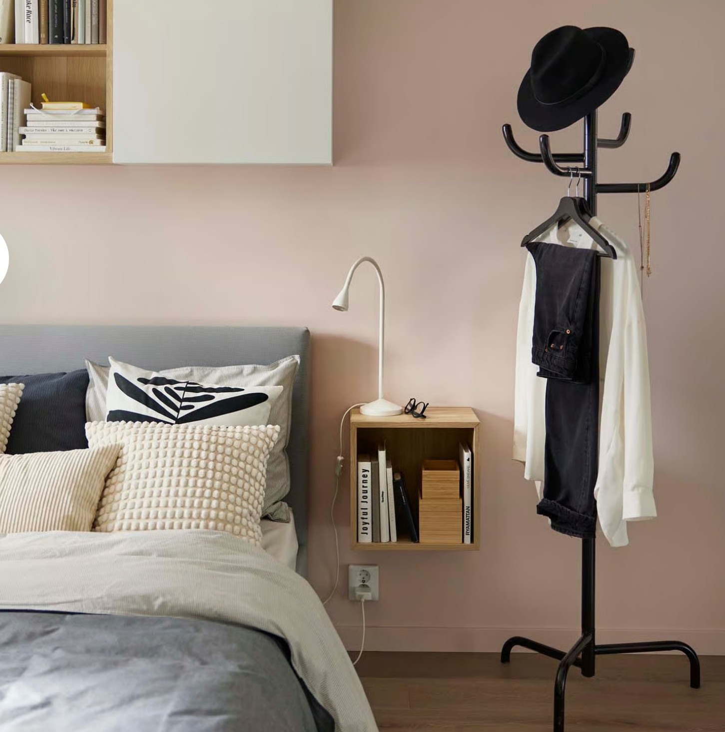 chambre IKEA tons naturels et clairs murs roses chambre IKEA tons naturels et clairs murs roses