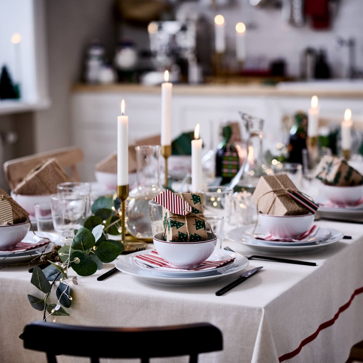 table verte blanche et rouge décoration IKEA pour Noël 2025 table verte blanche et rouge décoration IKEA pour Noël 2025