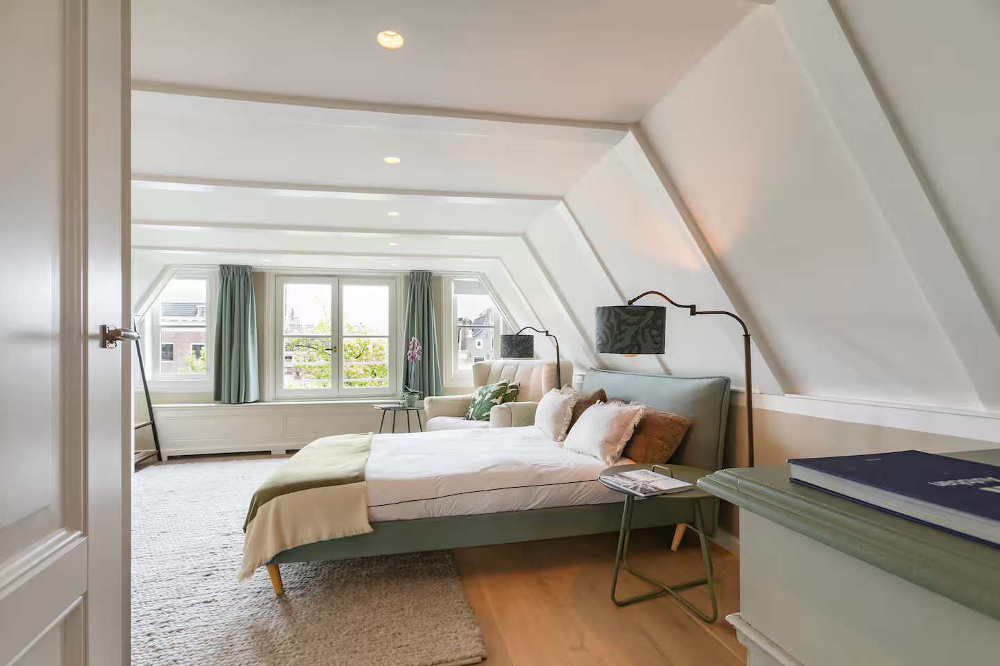 chambre mansardée contemporaine chambre mansardée contemporaine