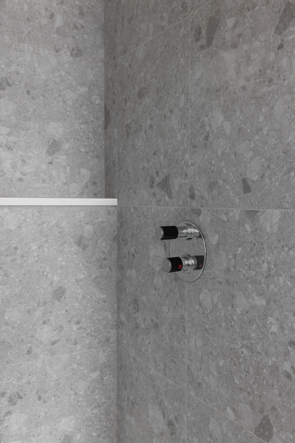 salle de bain design grise