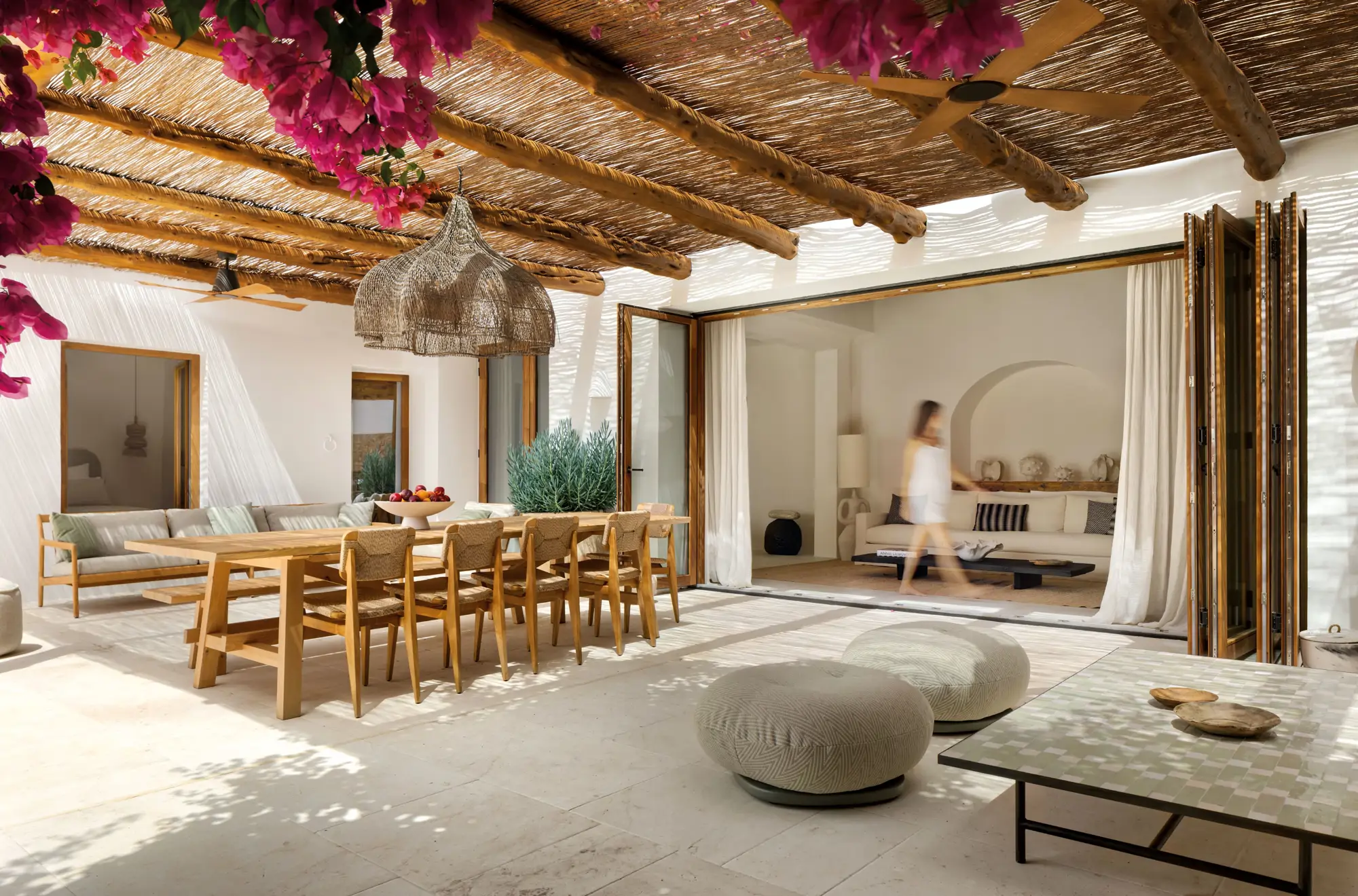 terrasse avec pergola bois maison blanche du sud Ibiza