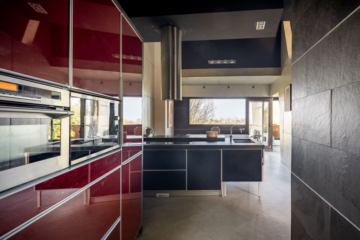 cuisine design maison brutaliste villa Angelu