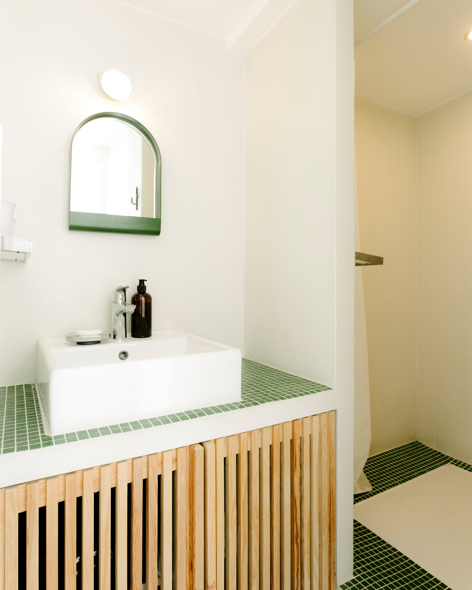 salle de bain maison basque avec piscine Maisons Domino Guéthary
