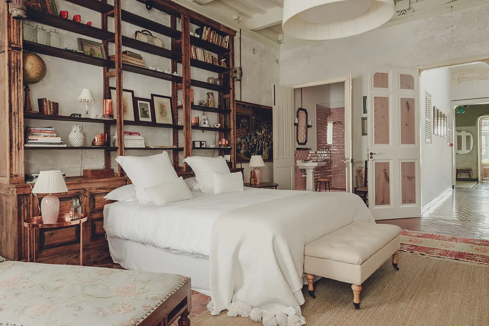 chambre décoration classique chic maison du 19e siècle à Minorque chambre décoration classique chic maison du 19e siècle à Minorque