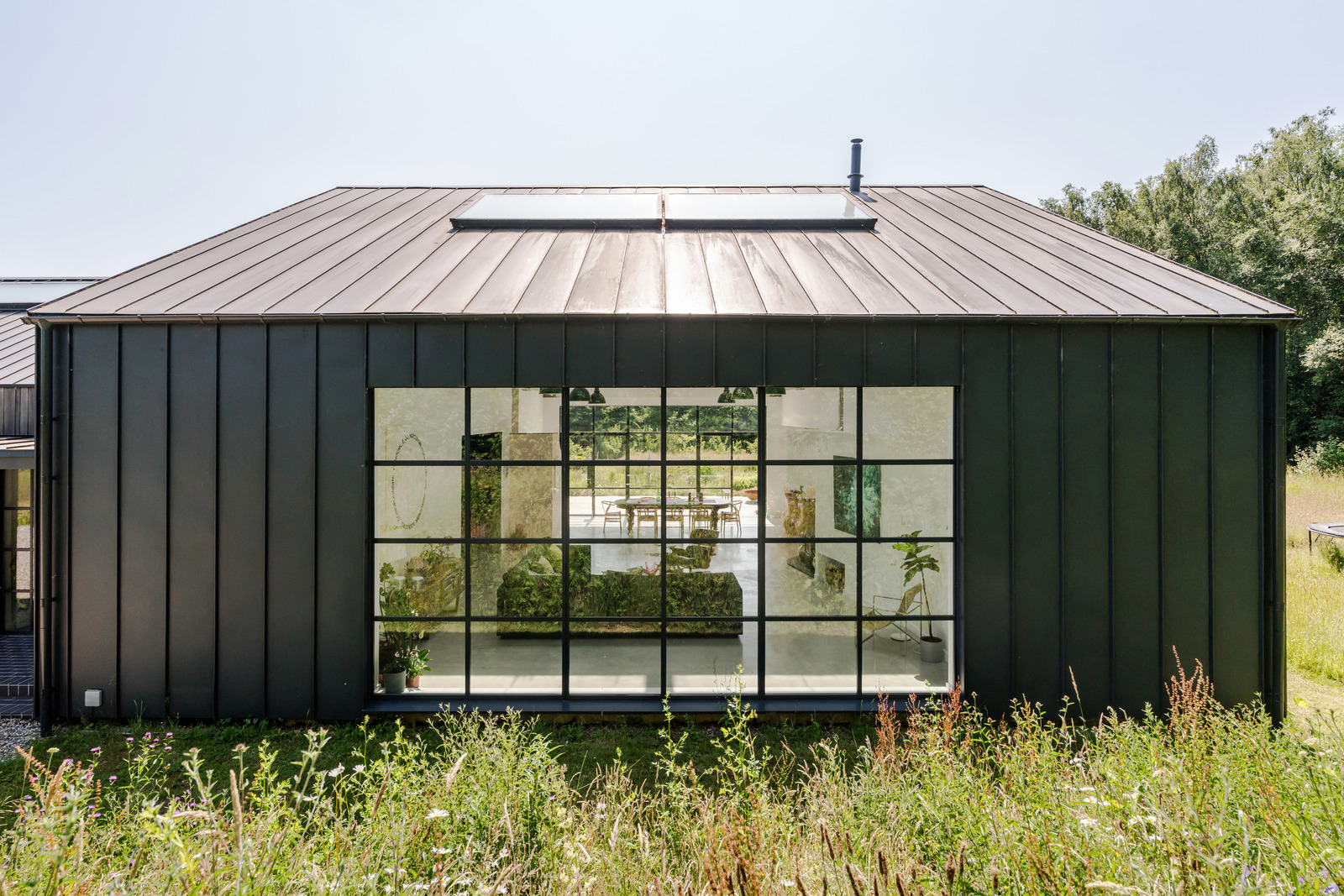 maison contemporaine en acier et mélèze maison contemporaine en acier et mélèze