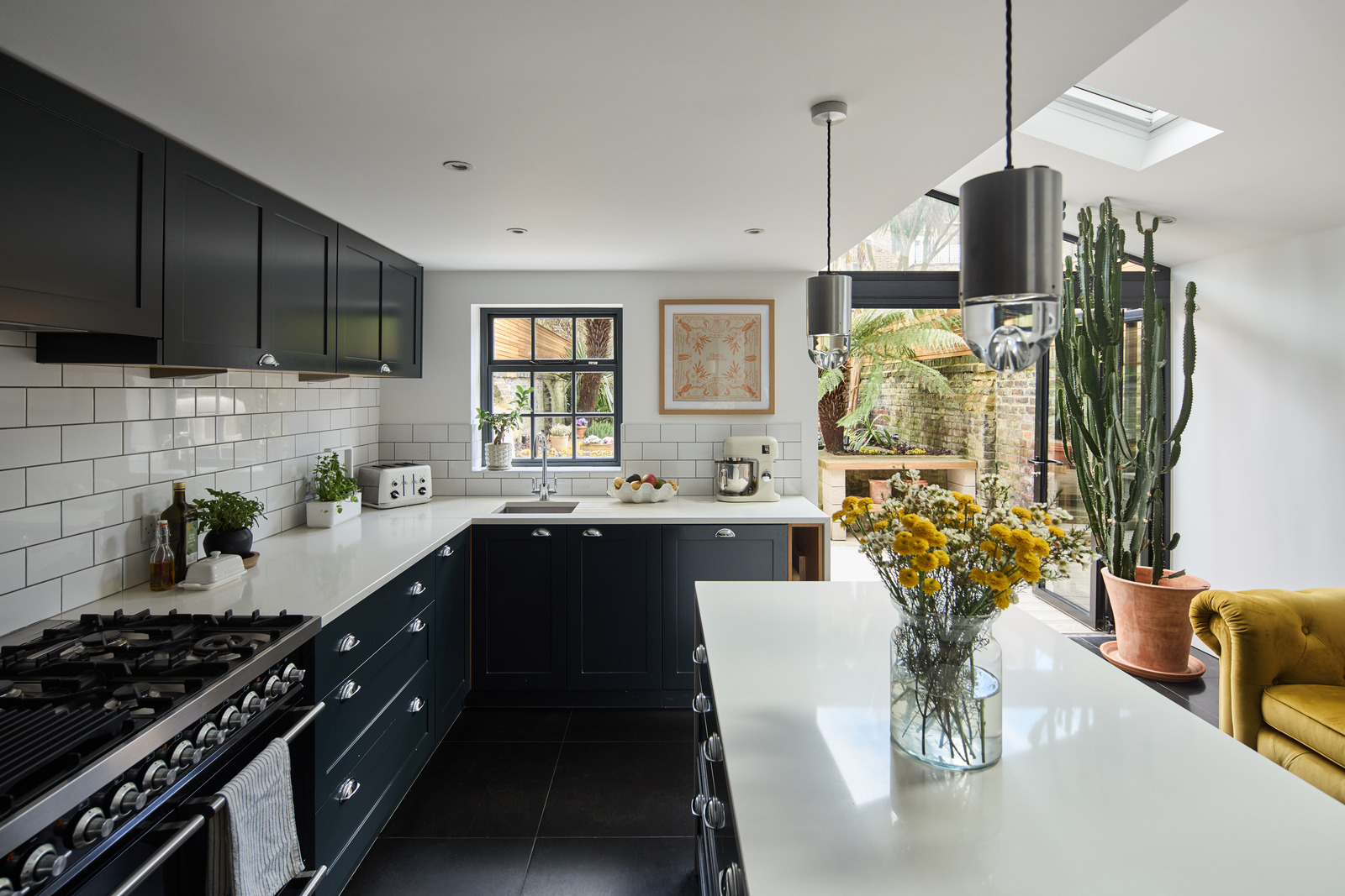 cuisine noire sur jardin maison Londres